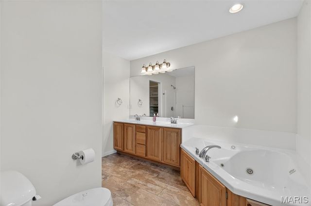 490 Oak Field Court, Washington, MO 63090