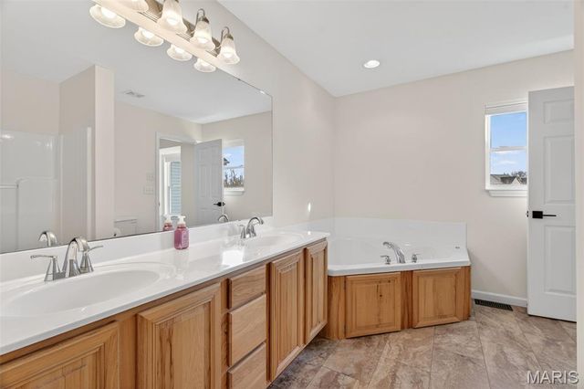 490 Oak Field Court, Washington, MO 63090