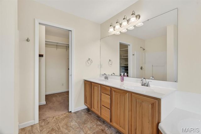 490 Oak Field Court, Washington, MO 63090