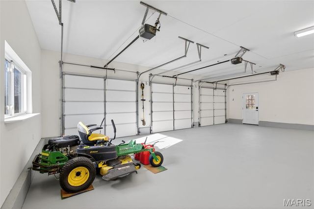 490 Oak Field Court, Washington, MO 63090