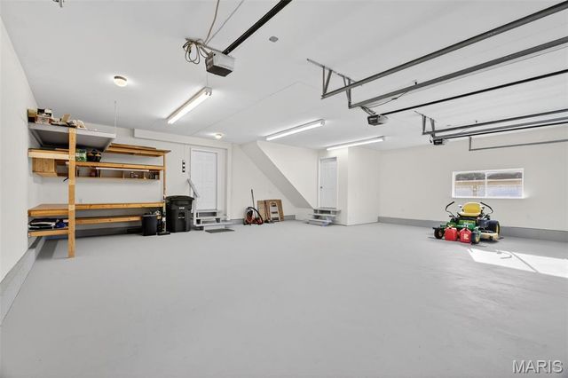 490 Oak Field Court, Washington, MO 63090