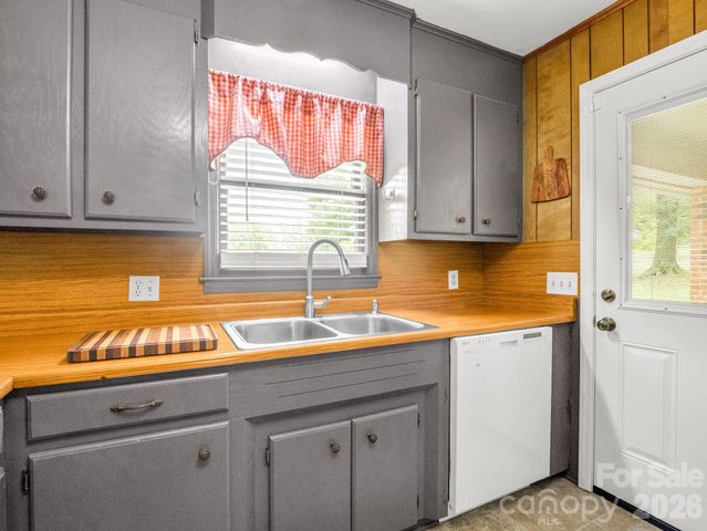 72 McEntire Road, Tryon, NC 28782