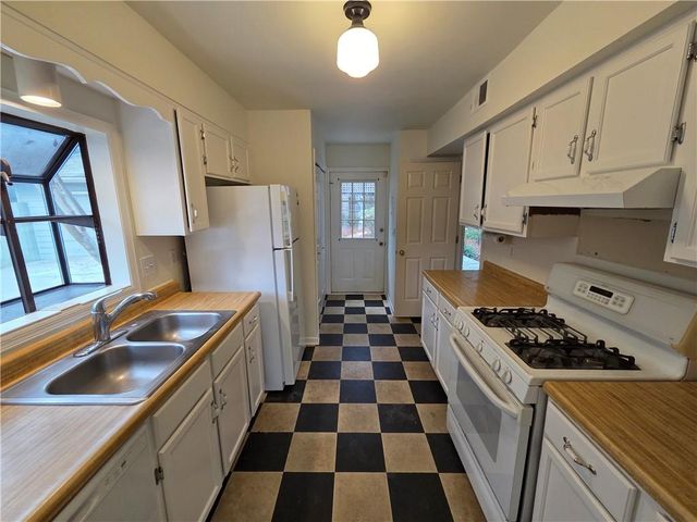 8 Old Decatur Circle, Decatur, GA 30030