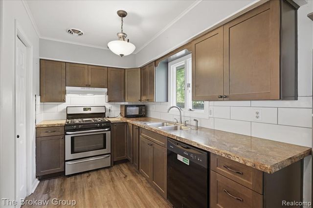 603 E Chelsea Circle, Davison, MI 48423