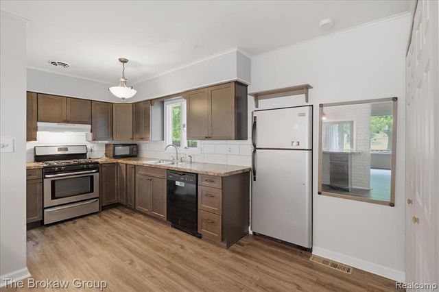 603 E Chelsea Circle, Davison, MI 48423