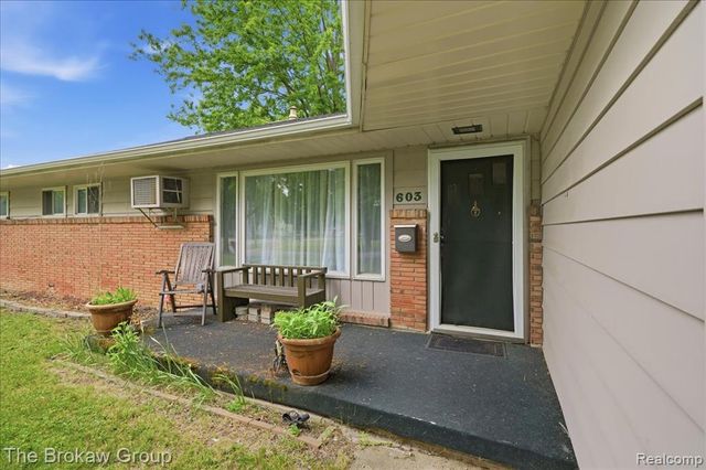603 E Chelsea Circle, Davison, MI 48423