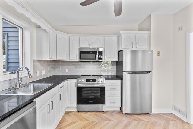 4 Bellview Road, Branford, CT 06405