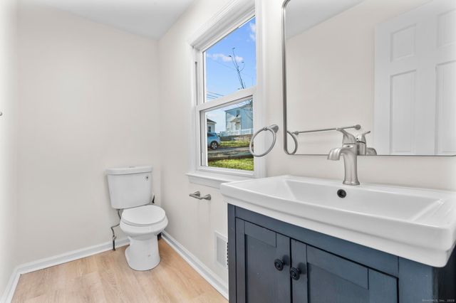 4 Bellview Road, Branford, CT 06405