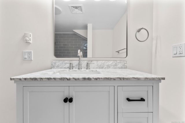 4 Bellview Road, Branford, CT 06405