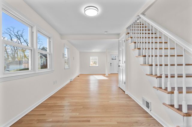 4 Bellview Road, Branford, CT 06405