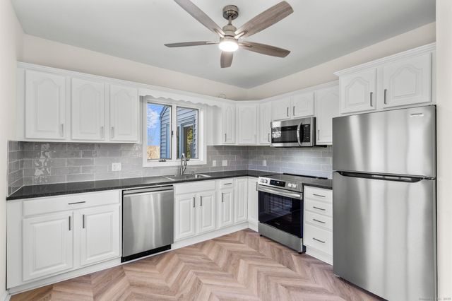 4 Bellview Road, Branford, CT 06405