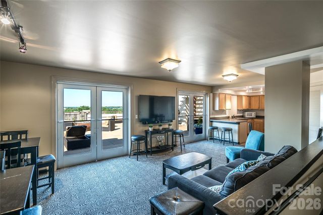 718 W Trade Street 605, Charlotte, NC 28202