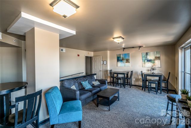 718 W Trade Street 605, Charlotte, NC 28202