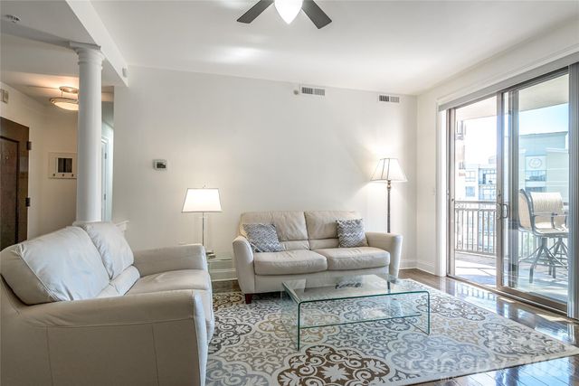 718 W Trade Street 605, Charlotte, NC 28202