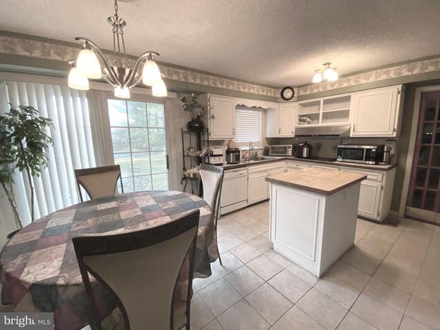 21 JOANNE RD, Southampton, PA 18966