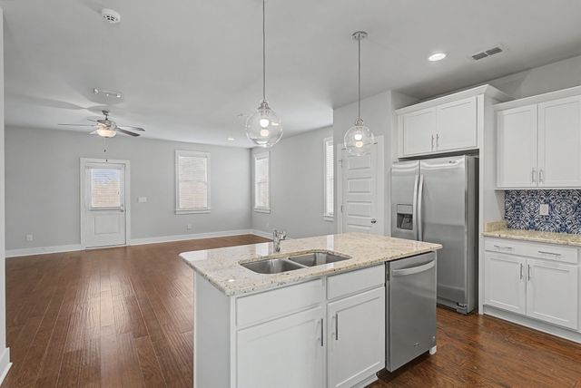 766 Cottage Park Dr, Nashville, TN 37207