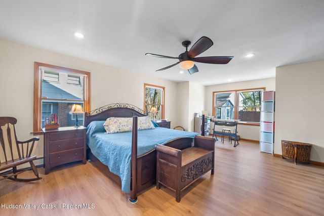 8 Oak Drive, New Windsor, NY 12553