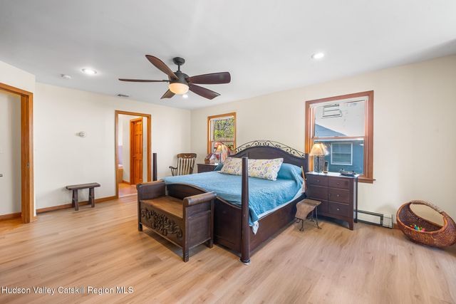 8 Oak Drive, New Windsor, NY 12553