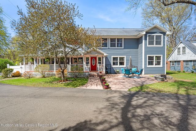 8 Oak Drive, New Windsor, NY 12553