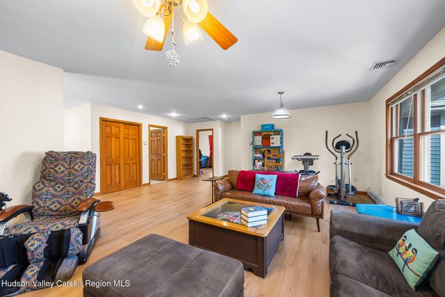 8 Oak Drive, New Windsor, NY 12553