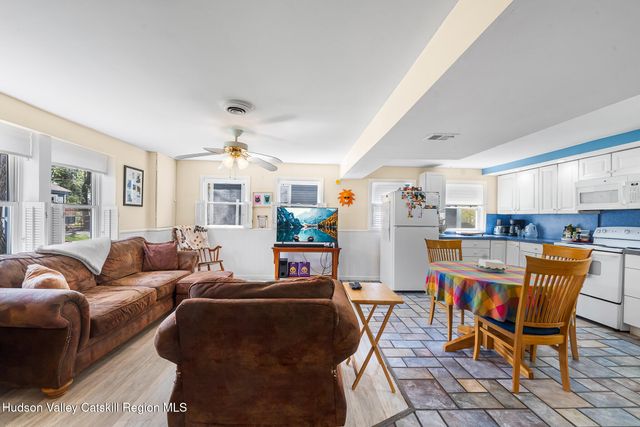 8 Oak Drive, New Windsor, NY 12553