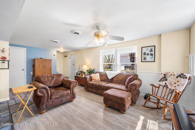 8 Oak Drive, New Windsor, NY 12553