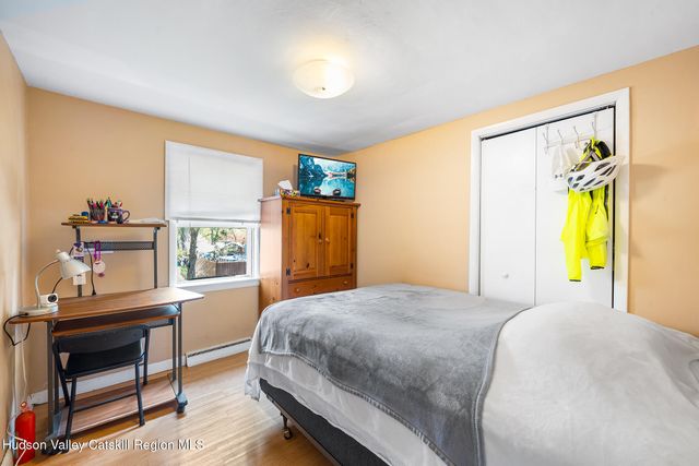 8 Oak Drive, New Windsor, NY 12553