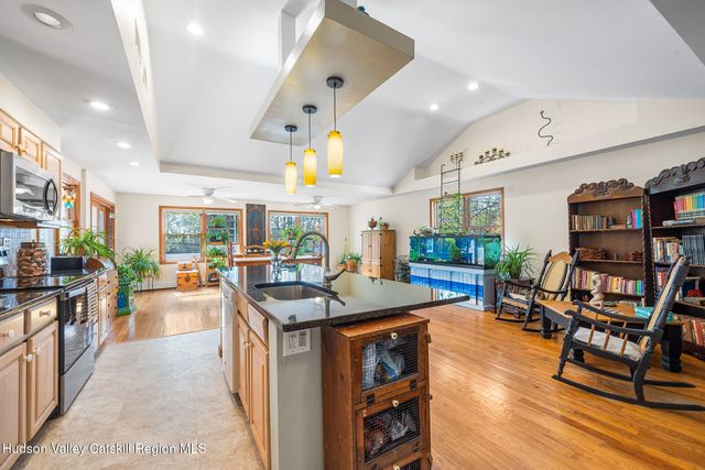 8 Oak Drive, New Windsor, NY 12553