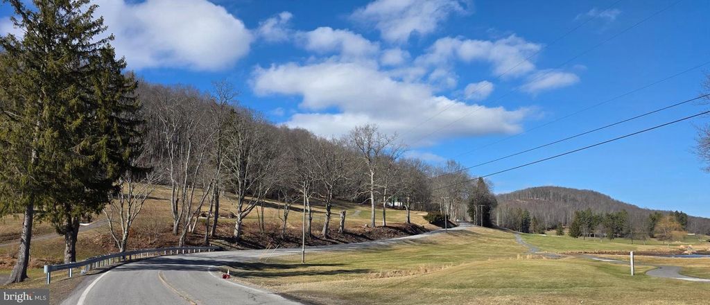 Image 12 of property listing at 654 N BRADLEY LN, Oakland, MD 21550