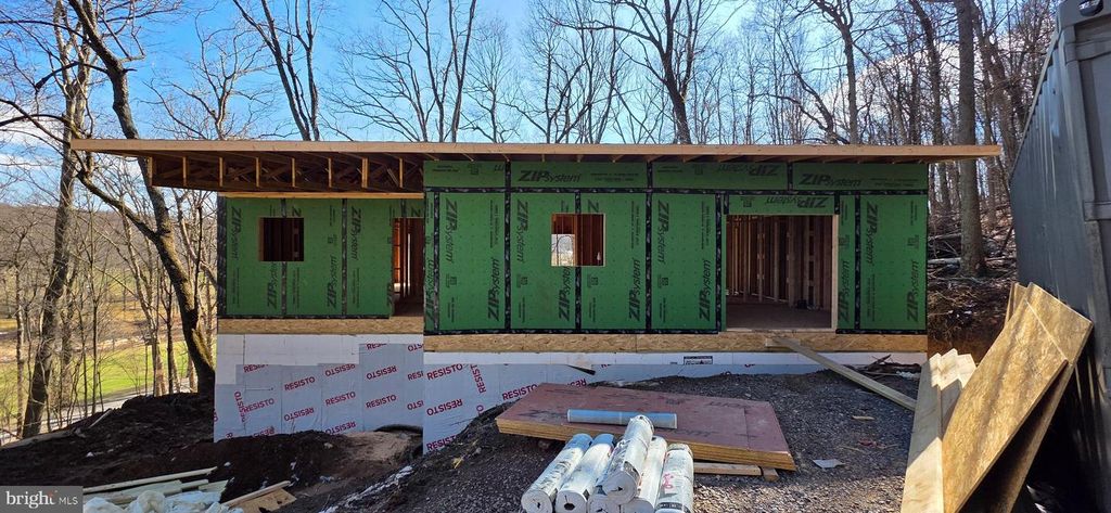 Image 13 of property listing at 654 N BRADLEY LN, Oakland, MD 21550