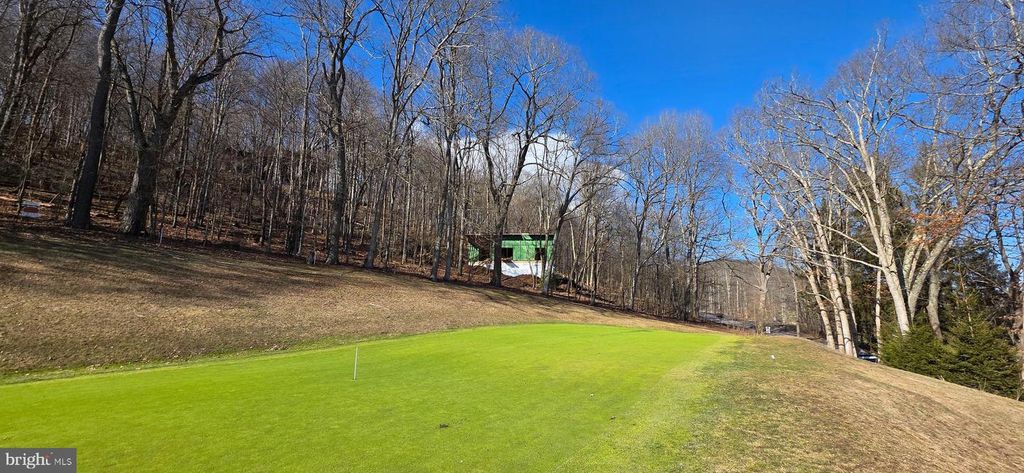 Image 14 of property listing at 654 N BRADLEY LN, Oakland, MD 21550