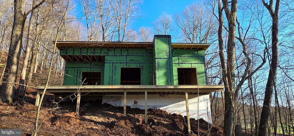 Image 16 of property listing at 654 N BRADLEY LN, Oakland, MD 21550