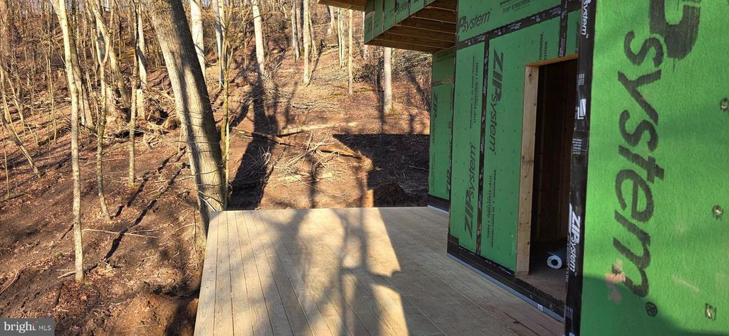 Image 17 of property listing at 654 N BRADLEY LN, Oakland, MD 21550