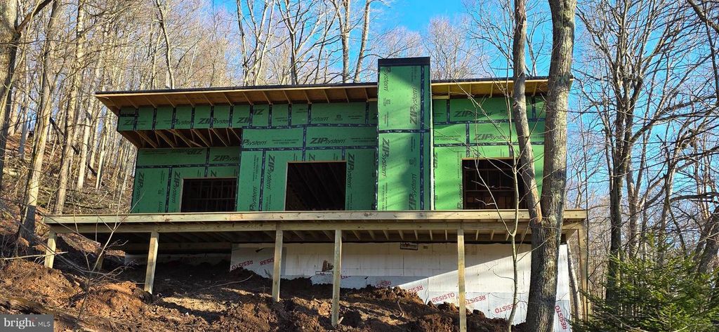 Image 2 of property listing at 654 N BRADLEY LN, Oakland, MD 21550