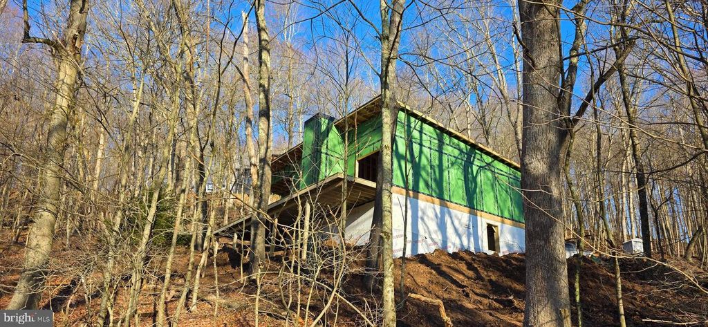 Image 3 of property listing at 654 N BRADLEY LN, Oakland, MD 21550