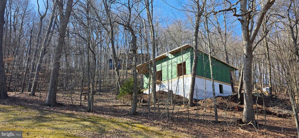 Image 7 of property listing at 654 N BRADLEY LN, Oakland, MD 21550