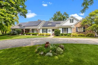 8612 Crystal Springs Road, Woodstock, IL 60098