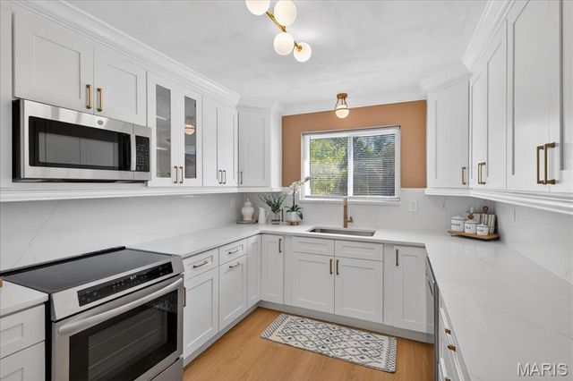 5039 Amber Place Drive, St Louis, MO 63128
