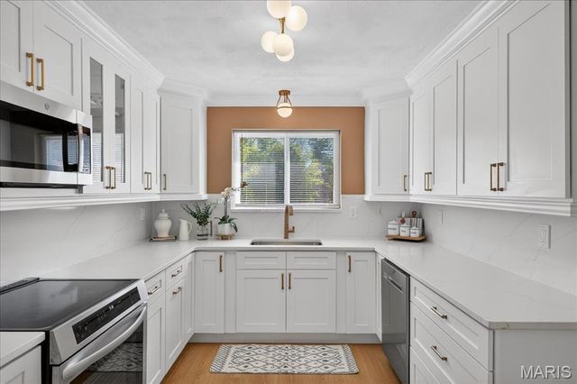 5039 Amber Place Drive, St Louis, MO 63128