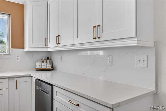 5039 Amber Place Drive, St Louis, MO 63128