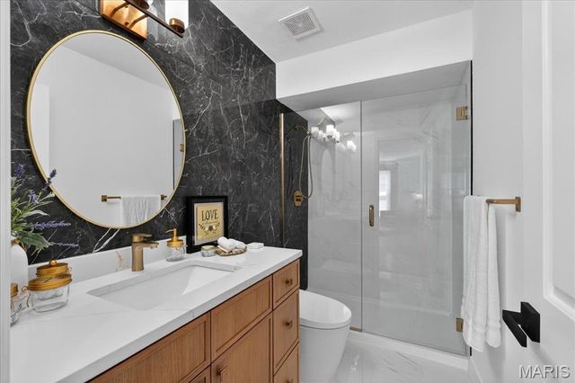5039 Amber Place Drive, St Louis, MO 63128