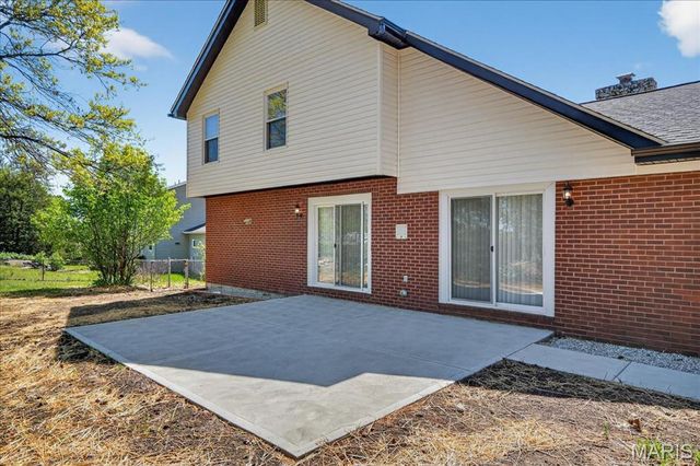 5039 Amber Place Drive, St Louis, MO 63128