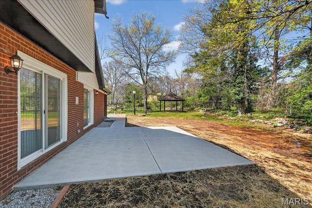 5039 Amber Place Drive, St Louis, MO 63128