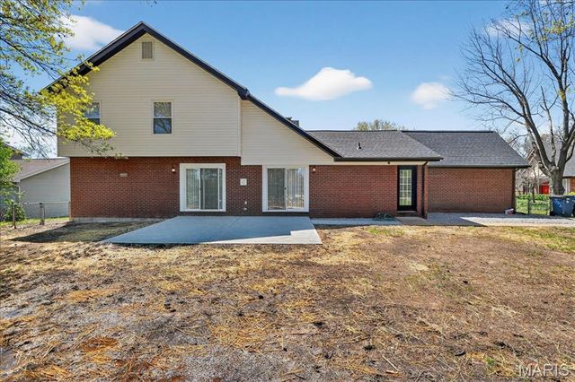 5039 Amber Place Drive, St Louis, MO 63128