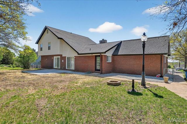 5039 Amber Place Drive, St Louis, MO 63128
