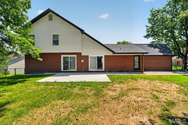5039 Amber Place Drive, St Louis, MO 63128
