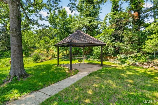 5039 Amber Place Drive, St Louis, MO 63128