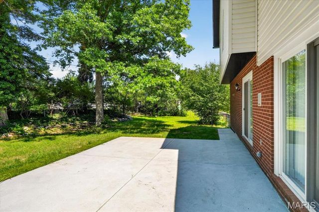 5039 Amber Place Drive, St Louis, MO 63128