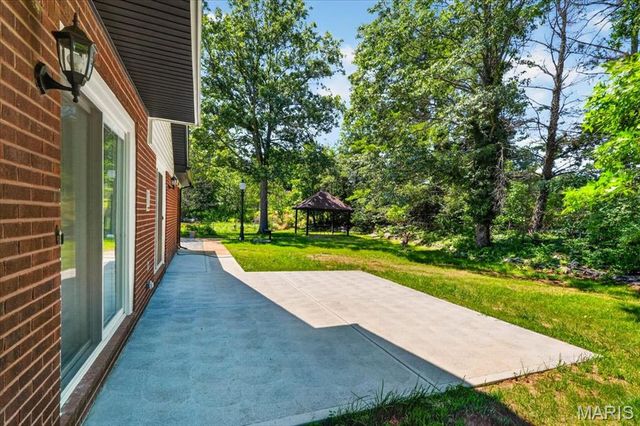 5039 Amber Place Drive, St Louis, MO 63128