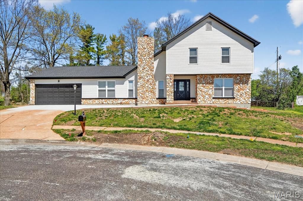 5039 Amber Place Drive, St Louis, MO 63128